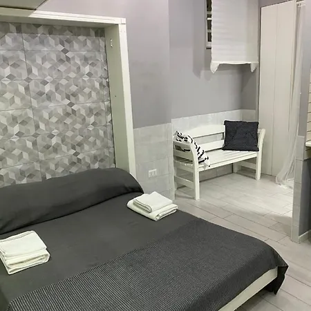 Freddy's House * Naples